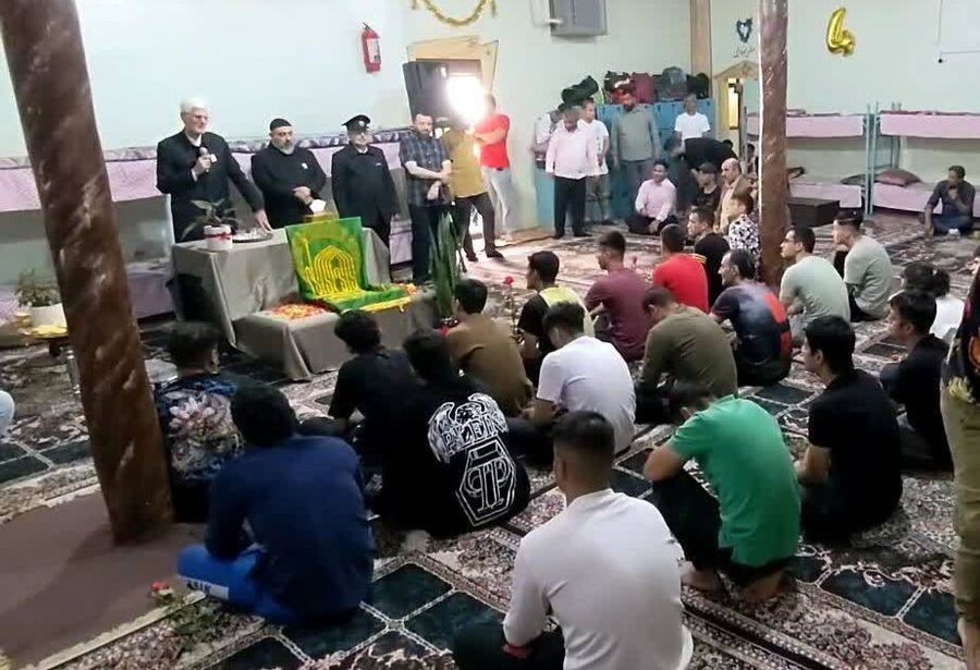 | مراسم تبرک جویی از پرچم حرم مطهر امام رضا(ع)