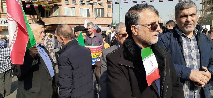  | شرکت در راهپیمایی ۲۲ بهمن