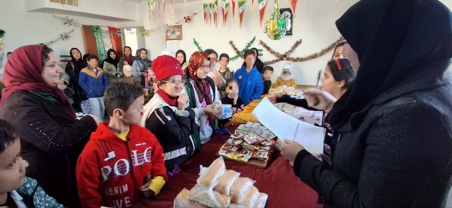 | جشن انقلاب با حضور کودکان معلول