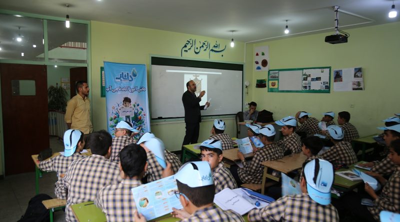 برگزاری کارگاه آموزشی در جهت ارتقای سواد آبی دانش آموزان مدرسه پسرانه رضوی