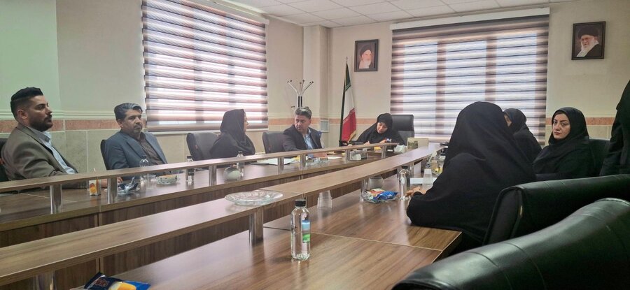  |  دیدار چهره به چهره مدیر و معاونین بهزیستی و مسئولین محلی  روستای غنی آباد با جامعه هدف