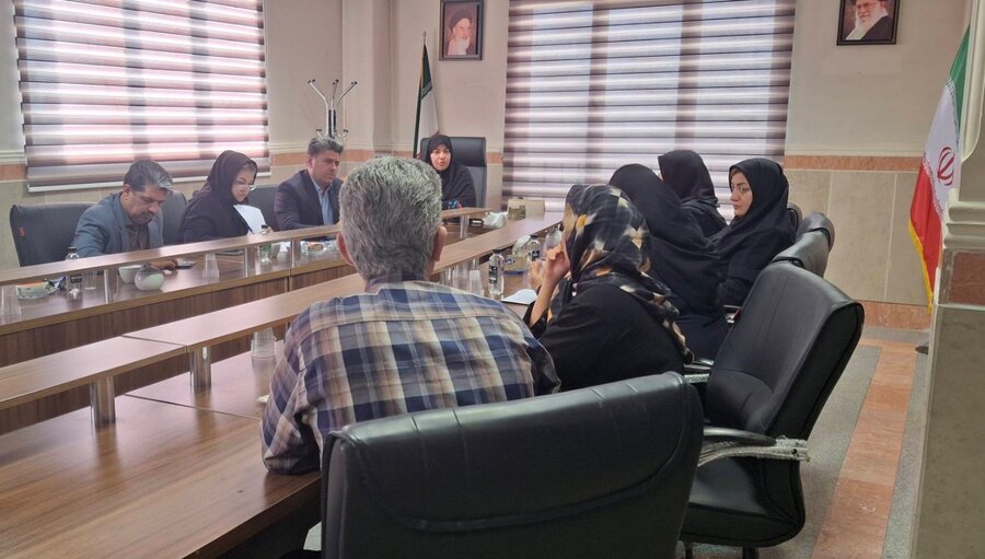  |  دیدار چهره به چهره مدیر و معاونین بهزیستی و مسئولین محلی  روستای غنی آباد با جامعه هدف