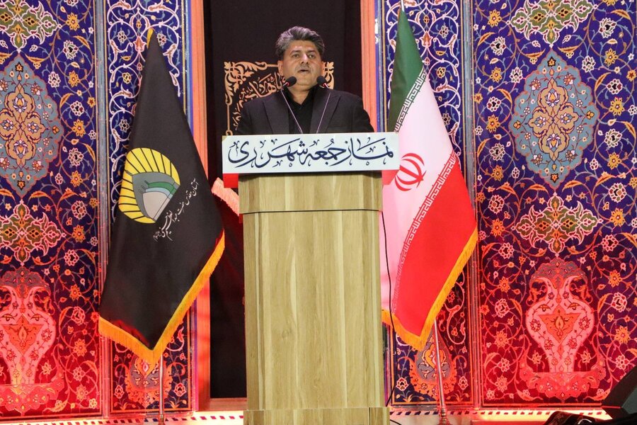  | سخنرانی مدیر بهزیستی  پیش از خطبه‌های نماز جمعه و برگزاری میز خدمت